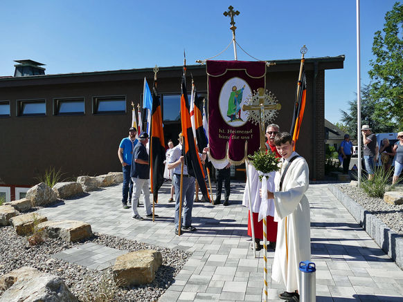 Festgottesdienst zum 1.000 Todestag des Heiligen Heimerads auf dem Hasunger Berg (Foto: Karl-Franz Thiede) Festgottesdienst zum 1.000 Todestag des Heiligen Heimerads auf dem Hasunger Berg (Foto: Karl-Franz Thiede)